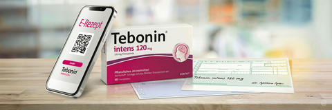 Tebonin intens 120 mg Packung mit Smartphone, das ein E-Rezept anzeigt, und einem Papier-Rezept auf dem Tisch.
